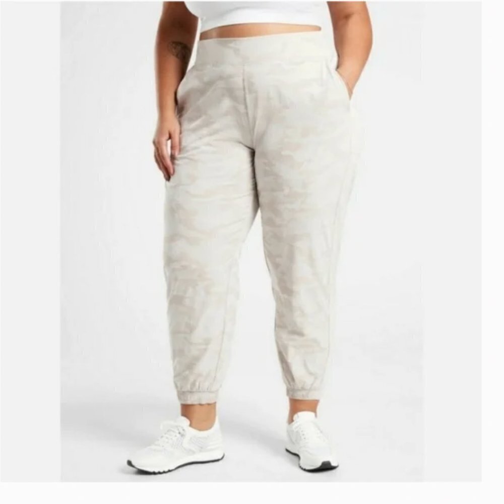 Athleta Brooklyn Camo Jogger Size 24 NWT